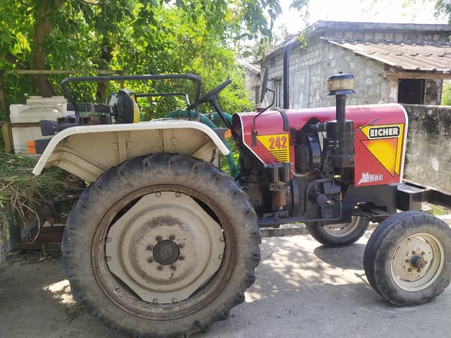 Eicher 241 (3)