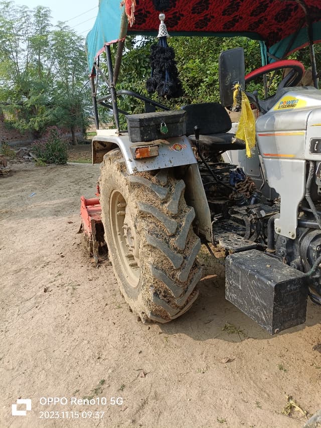 Eicher 551 (2)