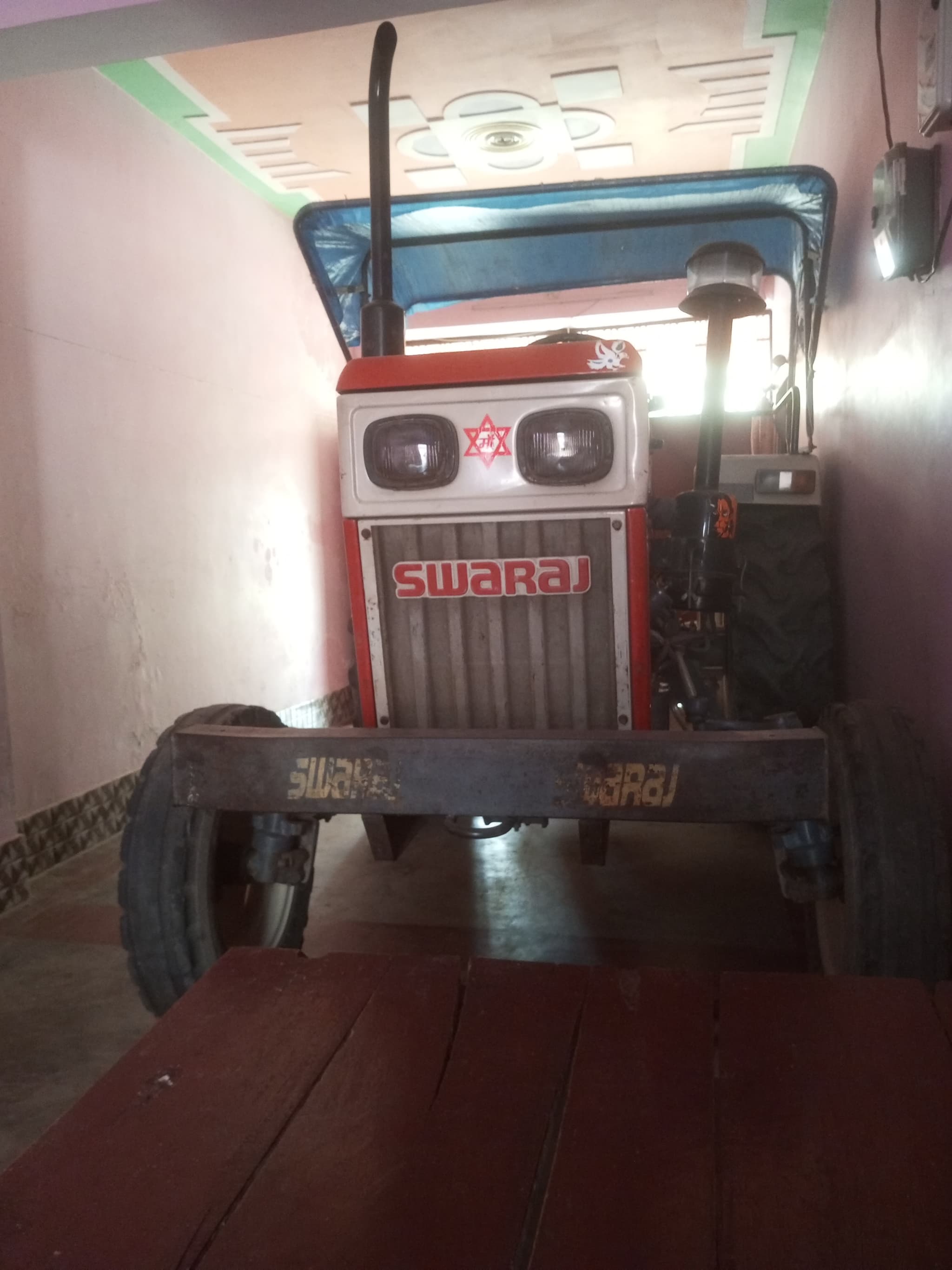 Swaraj 724 XM
