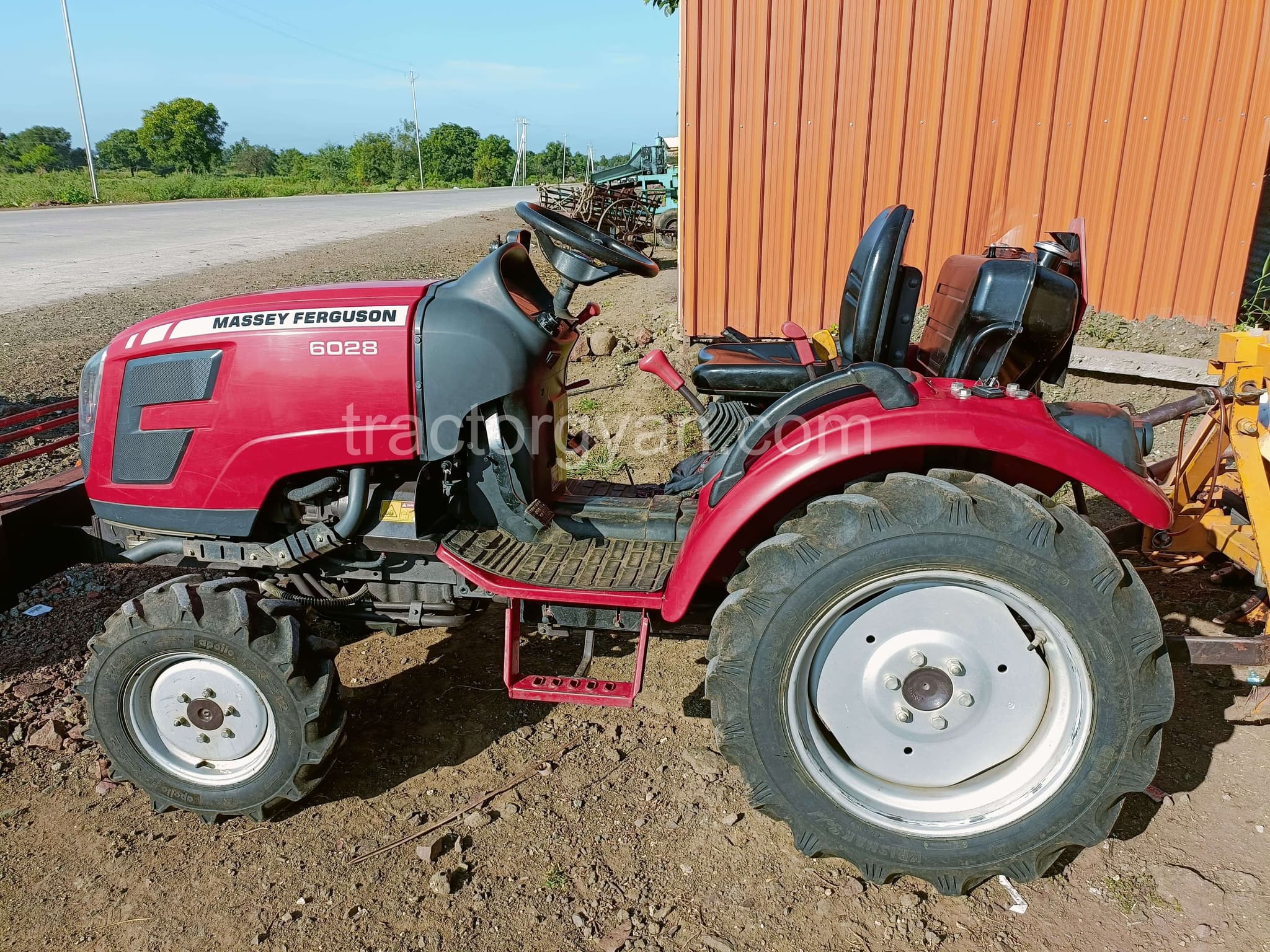 Massey ferguson 6028 MaxPro Wide track (2) Massey ferguson 6028 MaxPro Wide track (2)