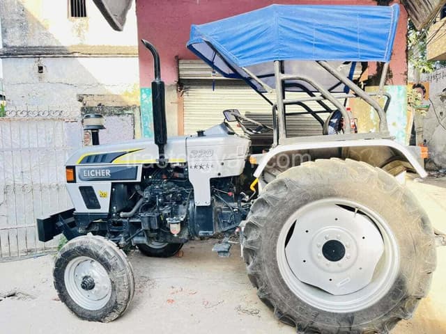 Eicher 330 (3)