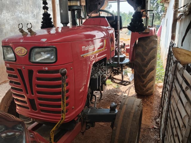 Mahindra 585 DI XP Plus DLX (49.9HP) (1) Mahindra 585 DI XP Plus DLX (49.9HP) (1)