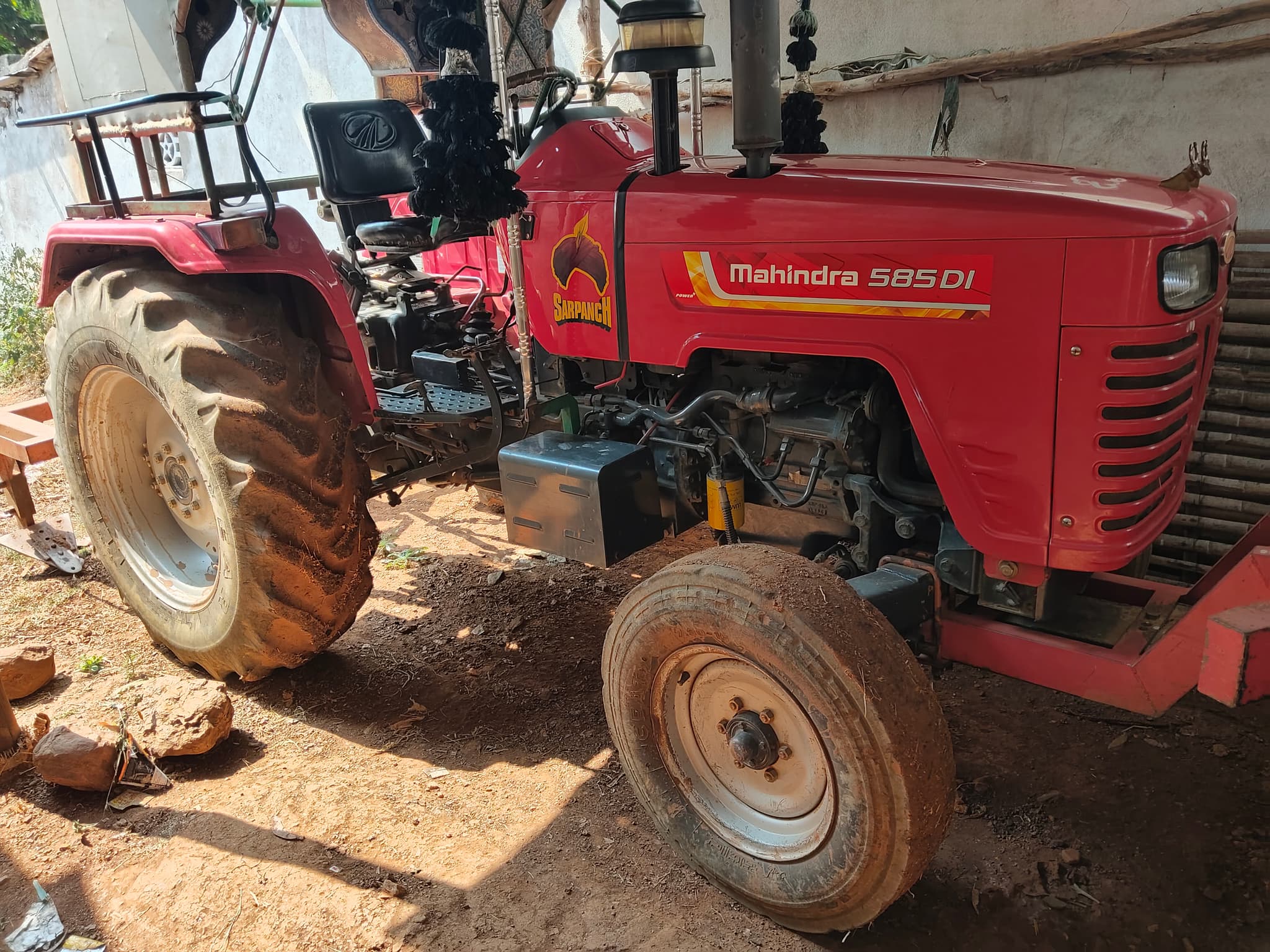 Mahindra 585 DI XP Plus DLX (49.9HP) (2) Mahindra 585 DI XP Plus DLX (49.9HP) (2)