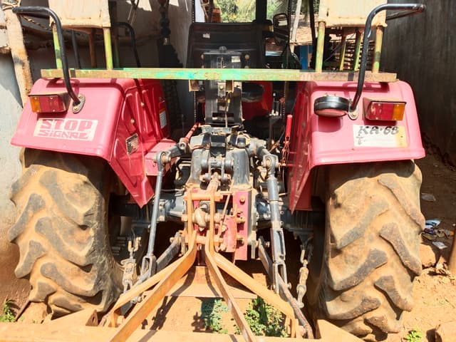 Mahindra 585 DI XP Plus DLX (49.9HP) (3) Mahindra 585 DI XP Plus DLX (49.9HP) (3)