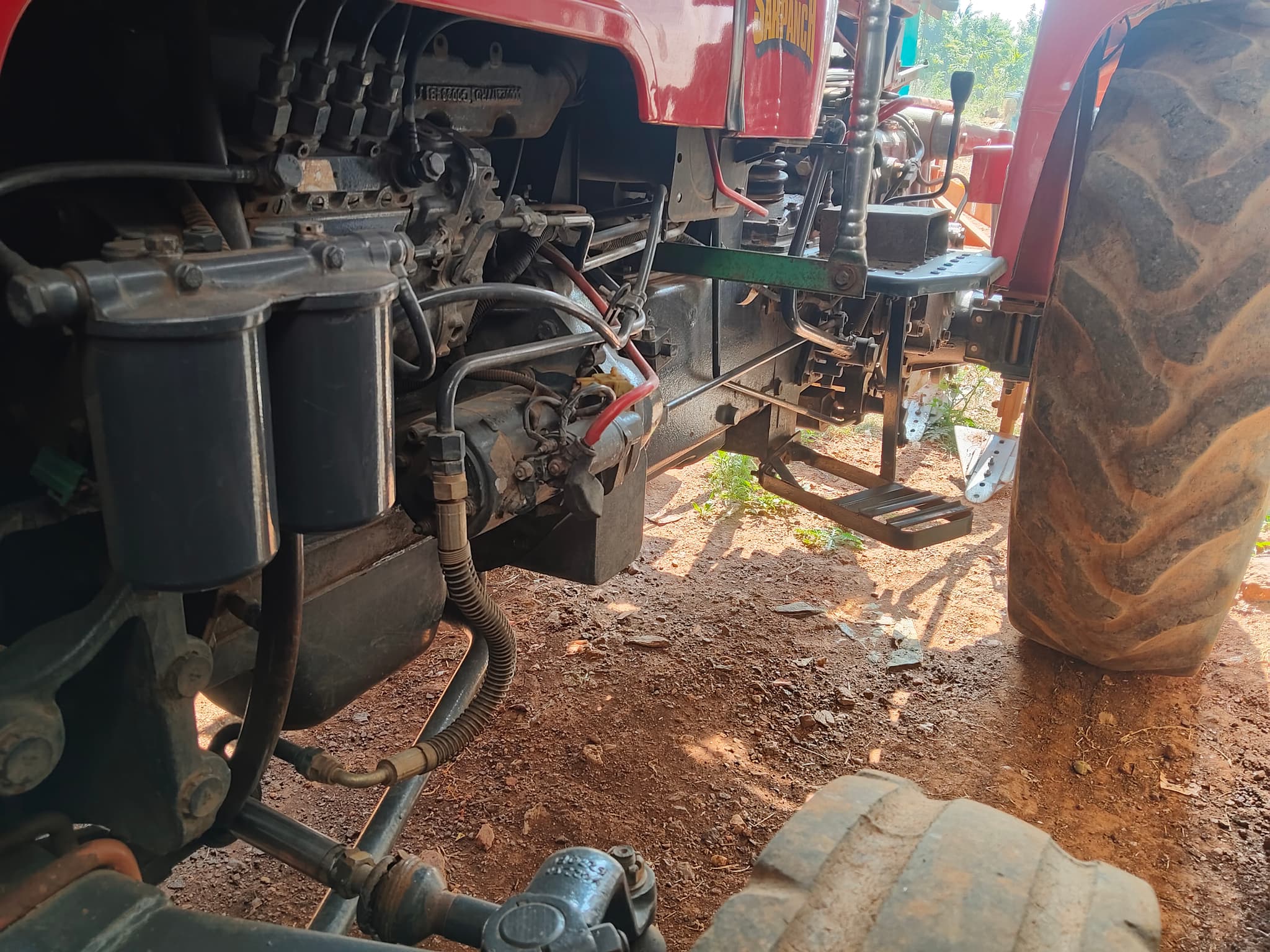 Mahindra 585 DI XP Plus DLX (49.9HP) (4) Mahindra 585 DI XP Plus DLX (49.9HP) (4)