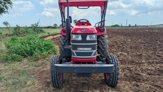 Mahindra Yuvo Tech plus 575 (47HP) (1)