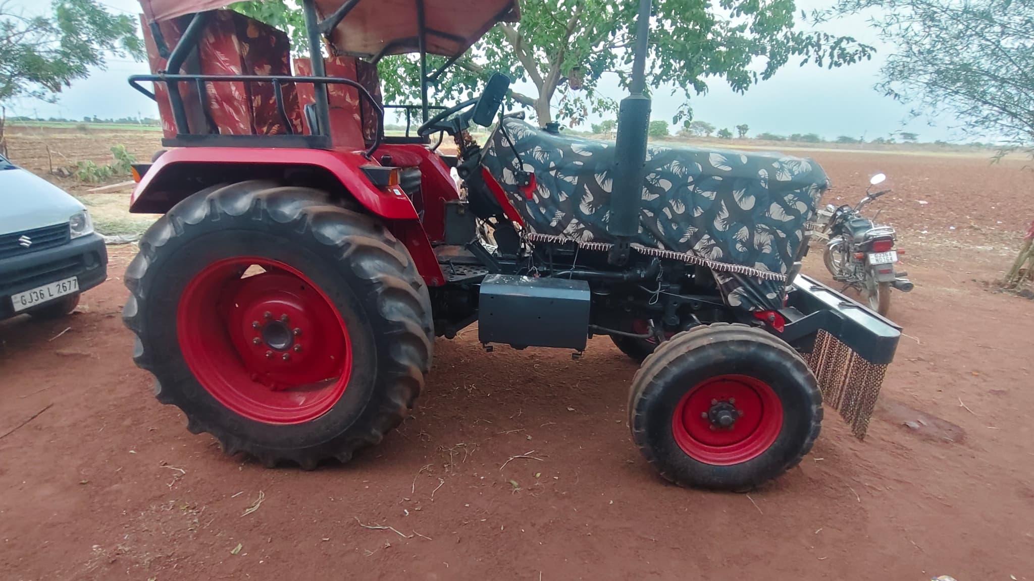 Mahindra Yuvo Tech plus 585 (49.3HP) (4)