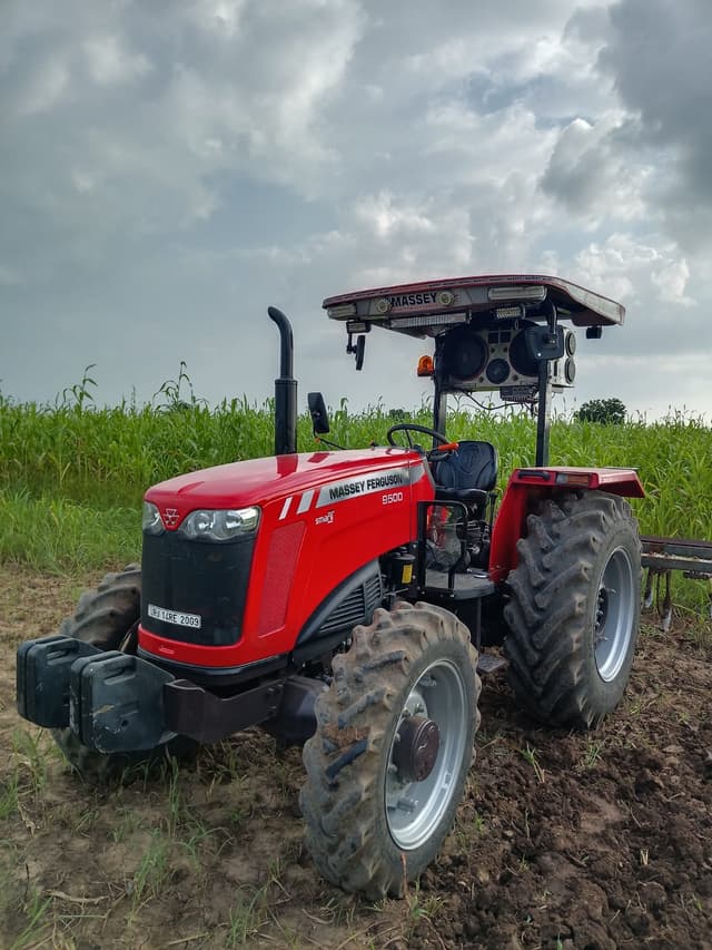 Massey ferguson 9500 Super Shuttle 4WD (58 HP) (2) Massey ferguson 9500 Super Shuttle 4WD (58 HP) (2)
