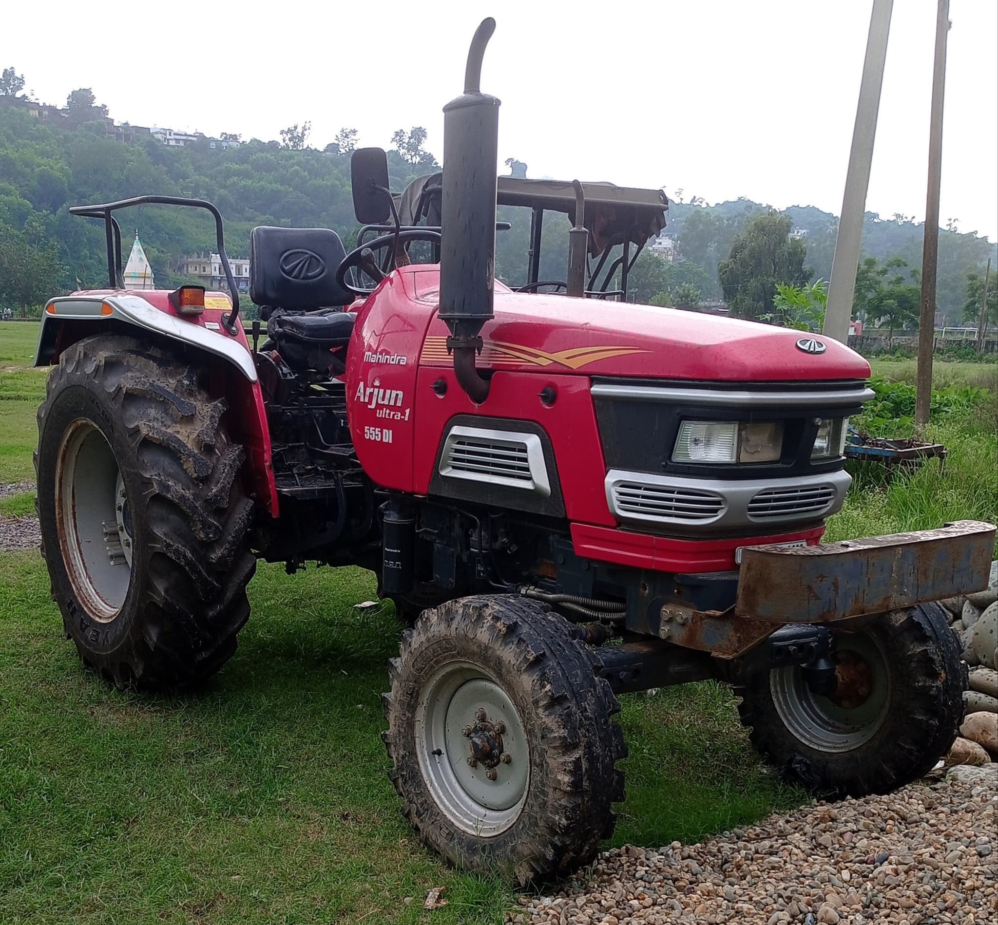Mahindra Arjun 555 DI (49.3 HP)