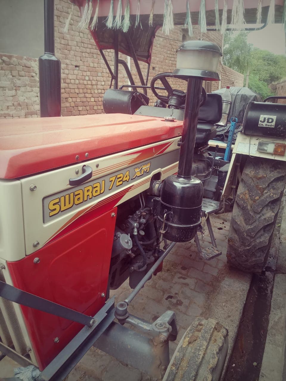 Swaraj 724 XM (2)