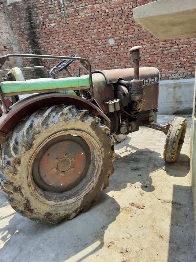 Eicher 242 (4)