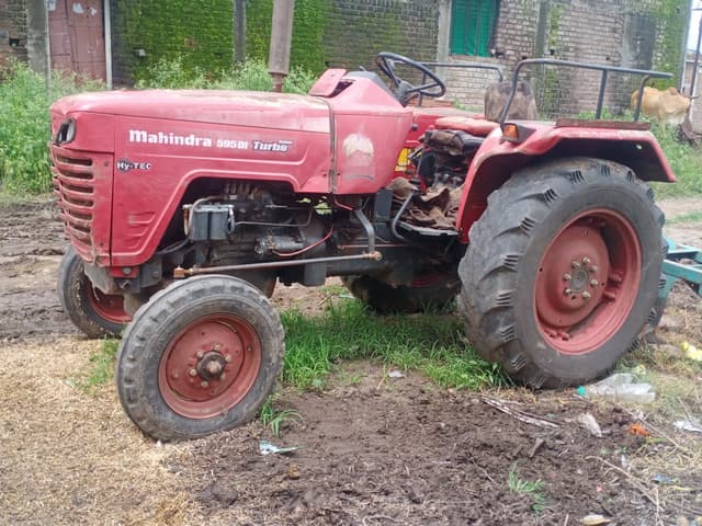 Mahindra 595 DI TURBO (2)