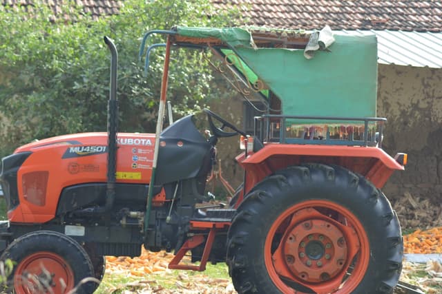 Kubota MU4501 2WD (4) Kubota MU4501 2WD (4)