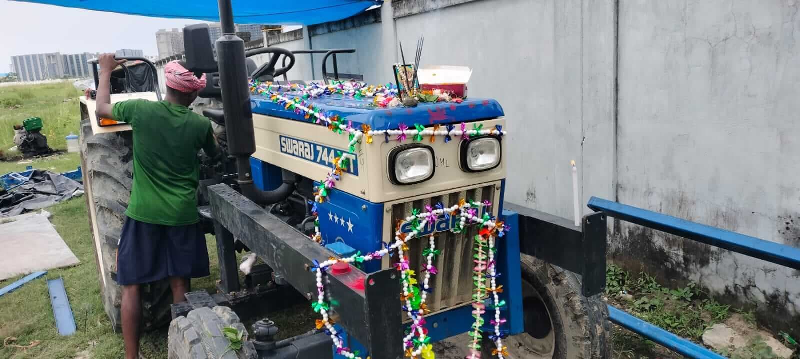 Swaraj 744 XT