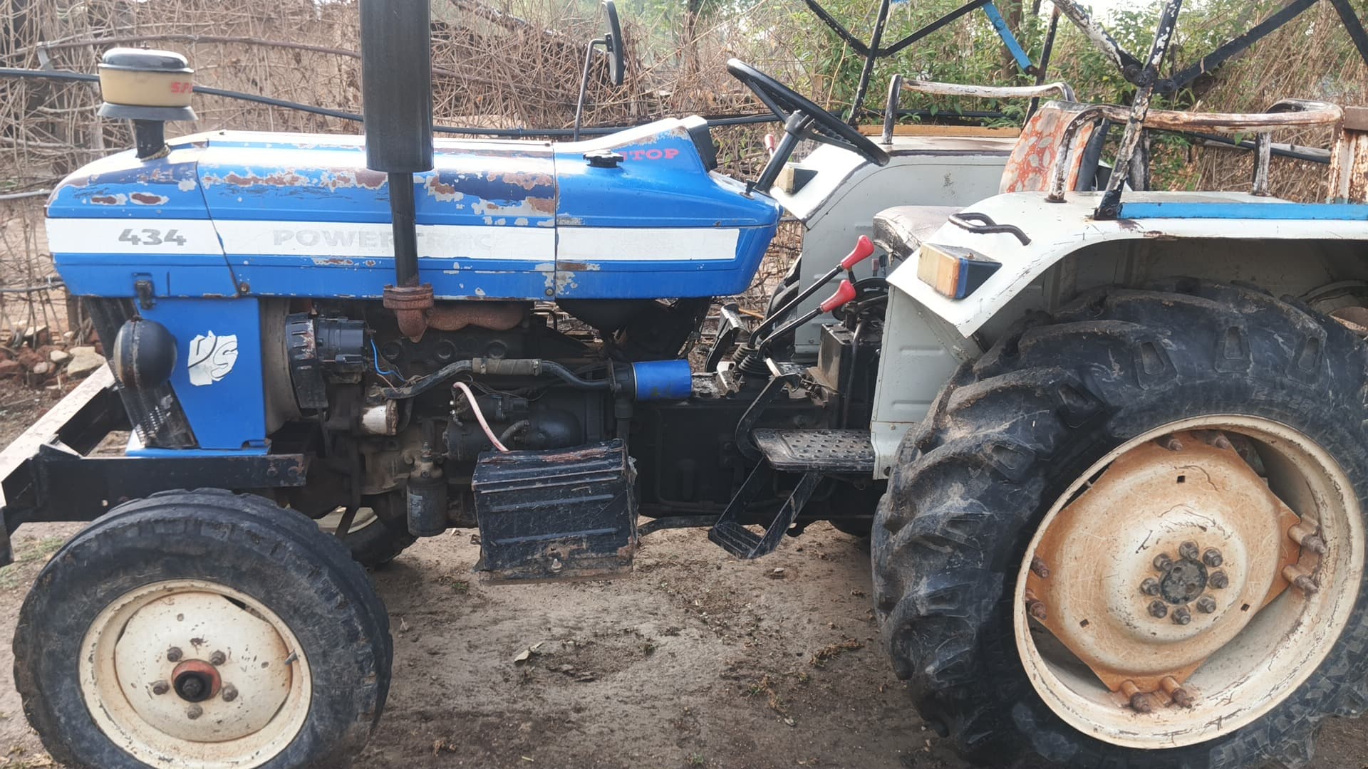 Powertrac 434 DS (35HP) (3) Powertrac 434 DS (35HP) (3)