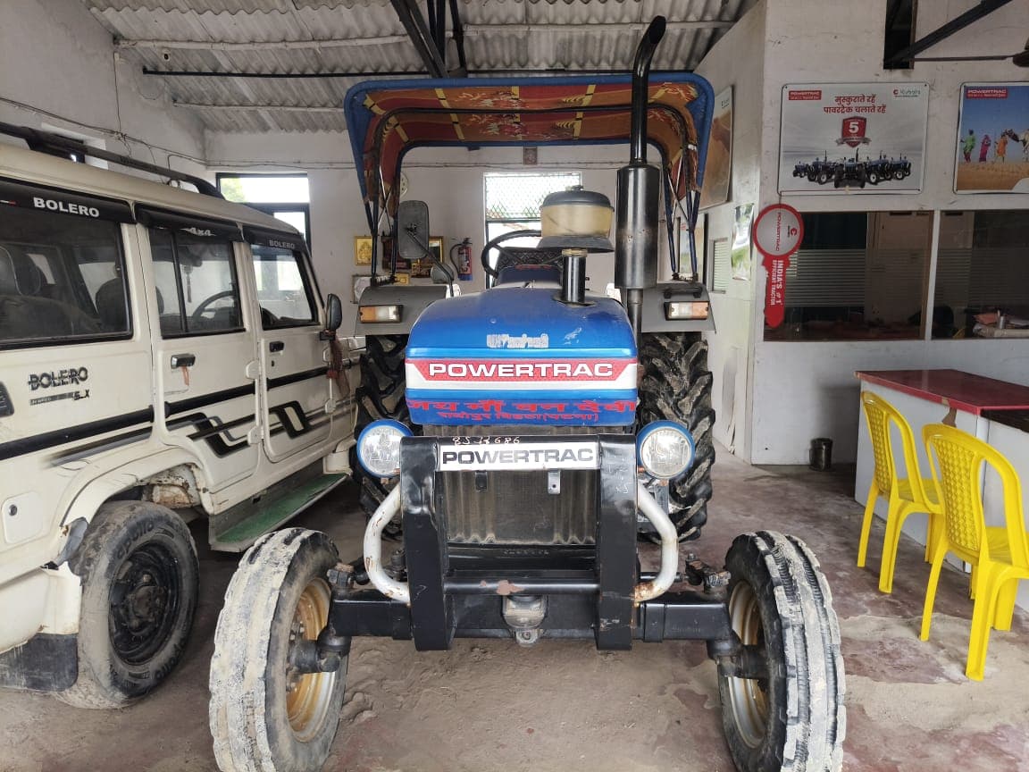 Powertrac 434 DS Plus (37 HP CatHP)