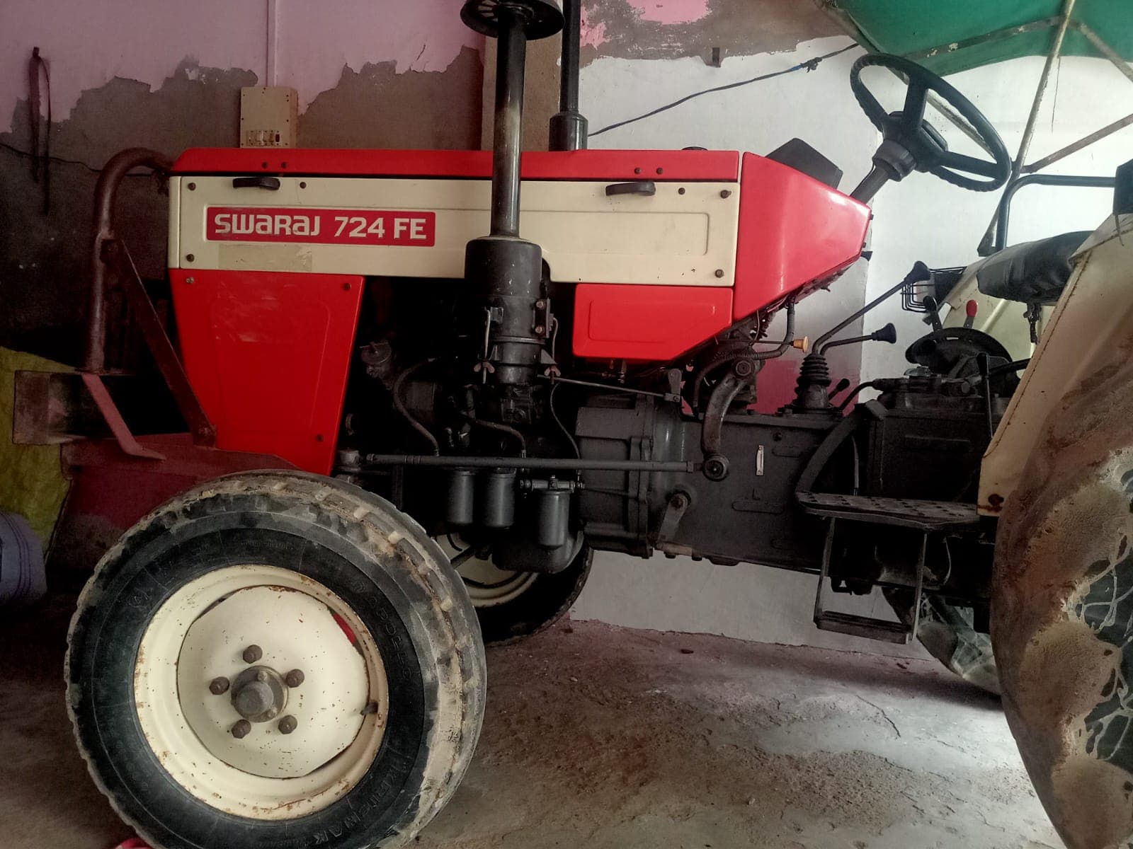 724 FE 4wd (20-30 HP)