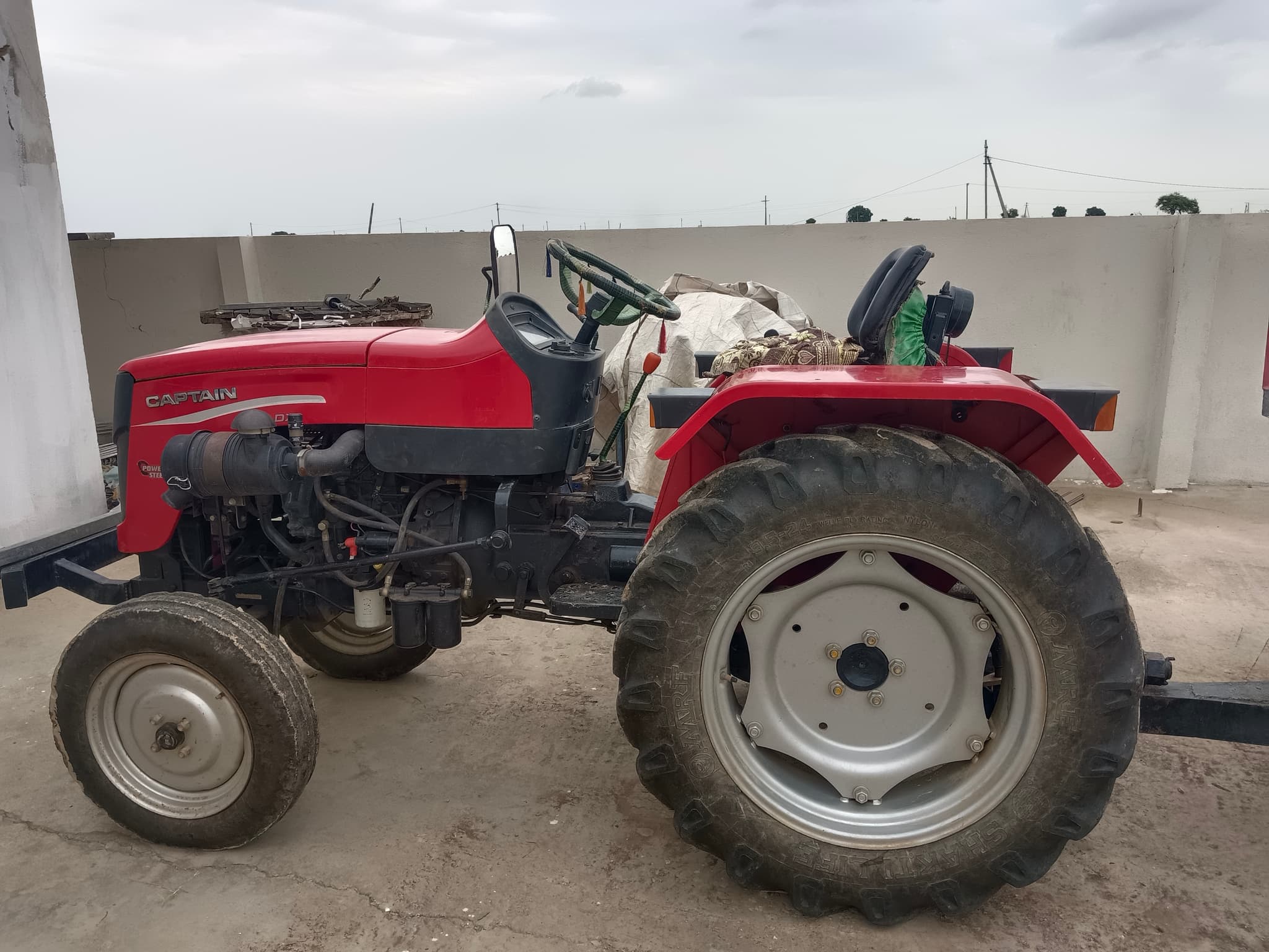 Captain 280 Dx 2wd (28 HP) (4) Captain 280 Dx 2wd (28 HP) (4)