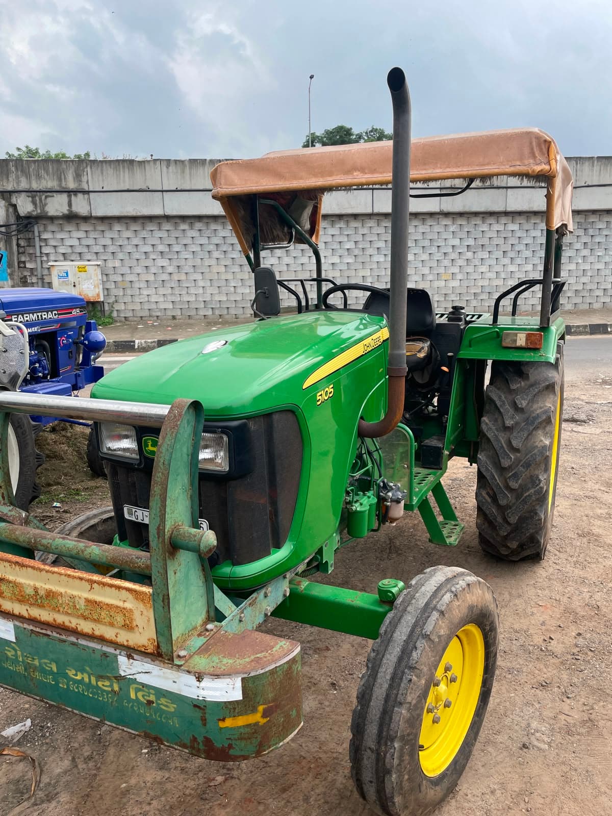 John deere 5105 (40 HP)