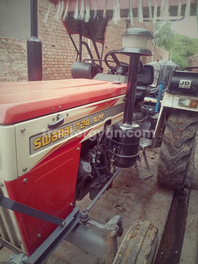 Swaraj 724 XM (2) Swaraj 724 XM (2)